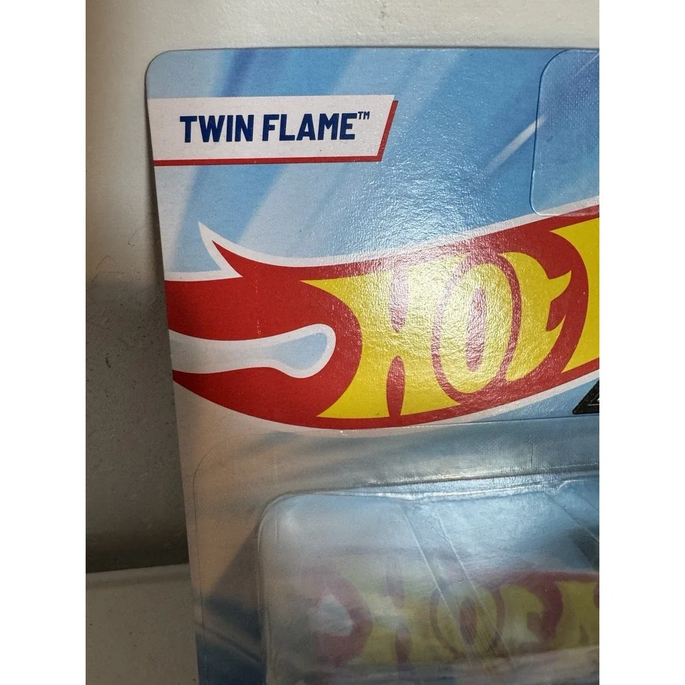 2024 HOT WHEELS MOTO TWIN FLAME MOTORCYCLE GREEN